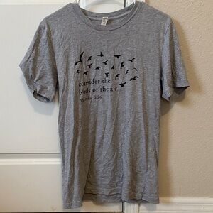 Source Unknown Gray Short Sleeve Tee with Bird Graphic